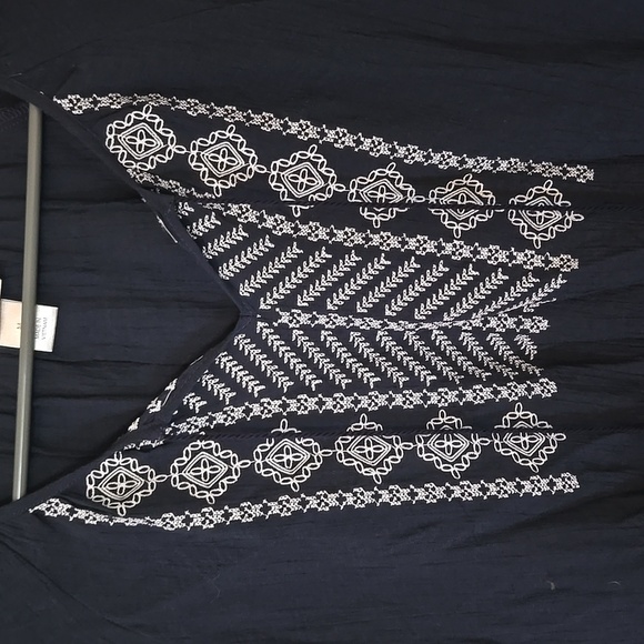 Christopher & Banks Navy Embroidered Top Size Medium - Picture 4 of 8